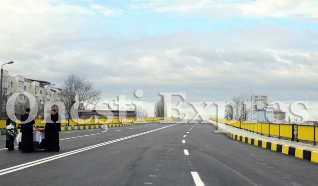 COMPETENTA FACE DIFERENTA. Daca Bacaul a inaugurat o noua pasarela, cu investitii pe fonduri europene de aproape 10 milioane de euro, primarul Onestiului, Laurentiu Neghina, a anuntat ca, cel mai probabil, proiectul pasajului subteran la trecerea de cale ferata la iesirea spre Bacau „va fi anulat”! COMPETENTA FACE DIFERENTA. Daca Bacaul a inaugurat o noua pasarela, cu investitii pe fonduri europene de aproape 10 milioane de euro, primarul Onestiului, Laurentiu Neghina, a anuntat ca, cel mai probabil, proiectul pasajului subteran la trecerea de cale ferata la iesirea spre Bacau „va fi anulat”!