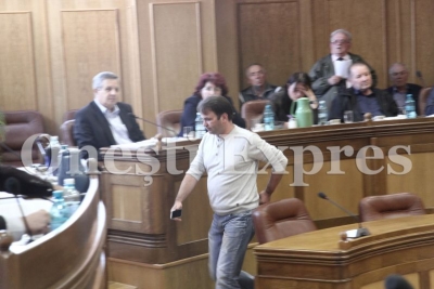 Lenesi pe banii onestenilor: Primarul, vicele si consilierii, trantorii nostri