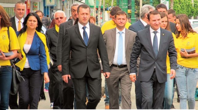 De la stanga la dreapta, Mihaela Badic, Constantin Lazar, Ionel Palar si Romeo Stavarache