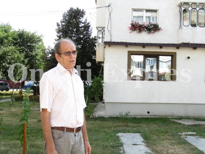 Gheorghe Leca, presedintele Asociatiei de proprietari nr. 50B din Onesti, stie ca locatarii nu au cum sa se indatoreze la banci pentru a acoperi 70% din anvelopare (si nu reabilitare termica)