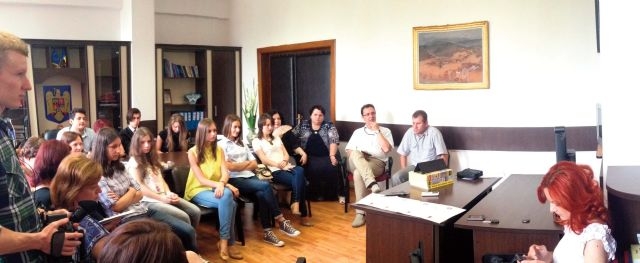 Performerii Bacaului, invatati de mici cu limbajul de lemn al Ministerului Performerii Bacaului, invatati de mici cu limbajul de lemn al Ministerului