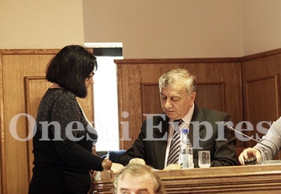 PRIMARIA LUI NEGHINA: Mintiti, baieti, mintiti, poate se prinde ceva!