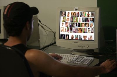 Onestean incatusat pentru trafic de minori si pornografie infantila