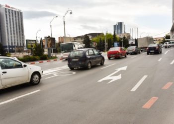 Fa cunostinta cu noul proiect pilot- sageti marcate pe carosabil pentru a se pastra distanta de siguranta intre masini