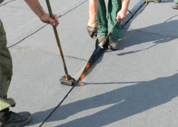 Castiga lupta cu infiltratiile distructive ale apei cu lucrari de top in hidroizolatii