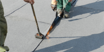 Castiga lupta cu infiltratiile distructive ale apei cu lucrari de top in hidroizolatii