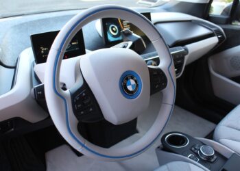 Lucruri pe care trebuie sa le stii atunci cand apelezi la furnizorii de inchirieri masini in Bucuresti